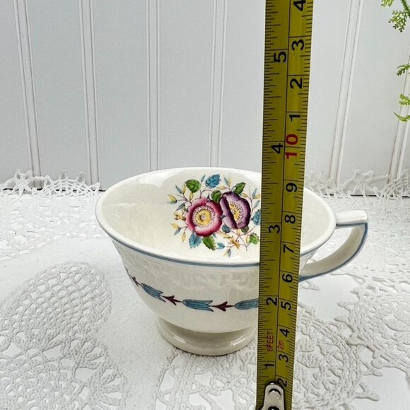 Wedgwood Evenlode Corinthian Floral Set of 2 Tea Cups & Saucers England Embossed - Picture 15 of 16